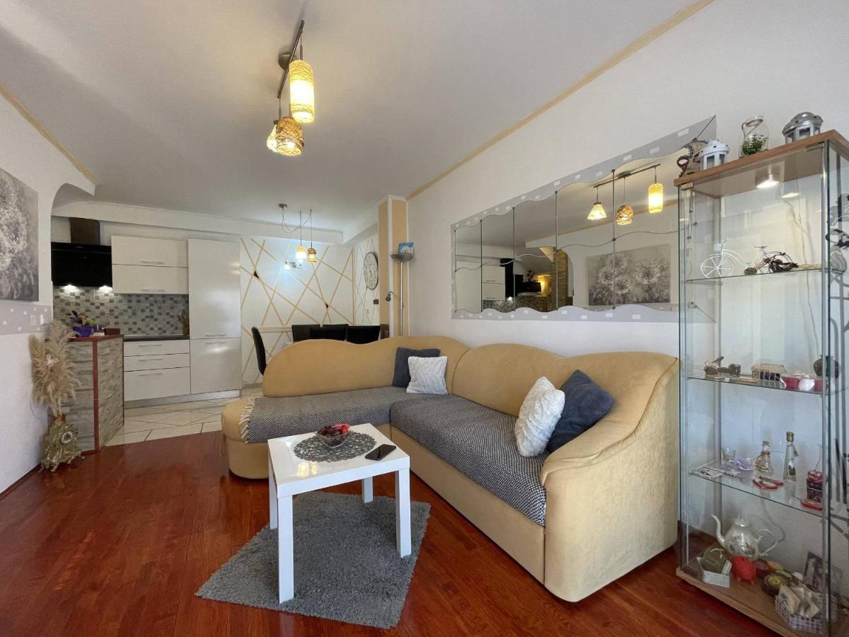 Apartment Malu Pula Bagian luar foto
