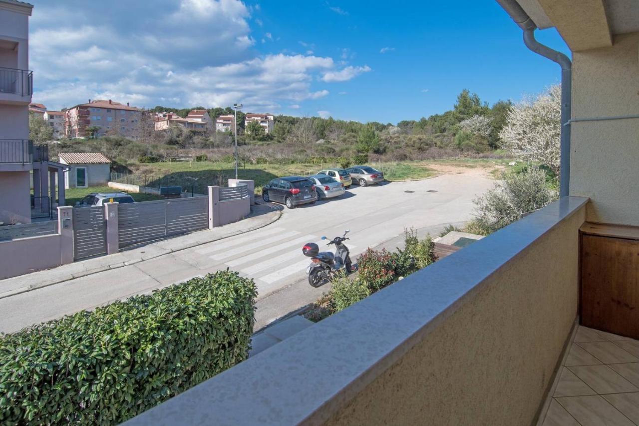 Apartment Malu Pula Bagian luar foto