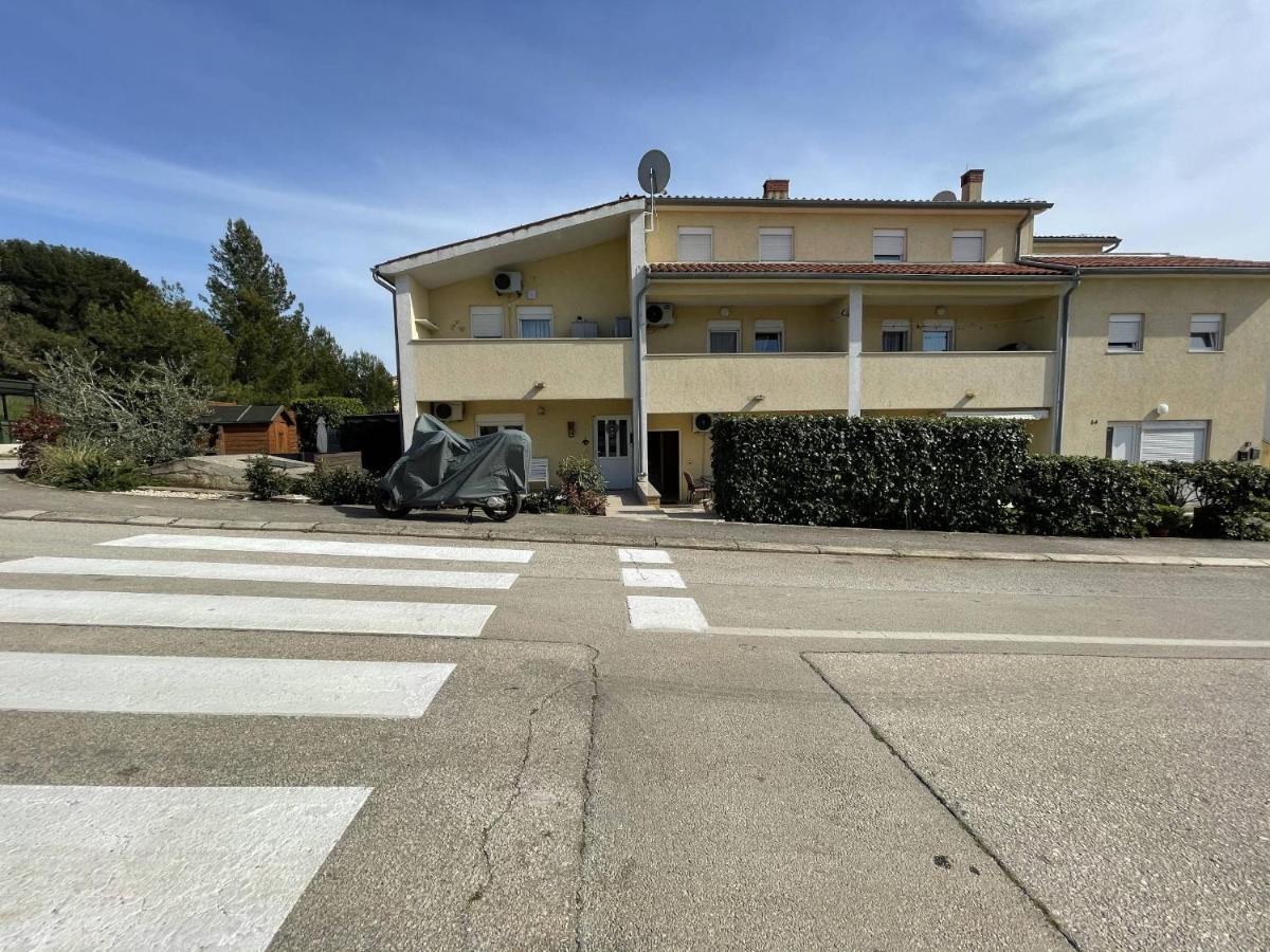 Apartment Malu Pula Bagian luar foto